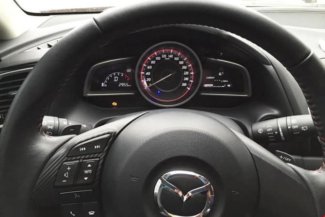 Người dùng “diễu hành” phản đối lỗi trên Mazda 3