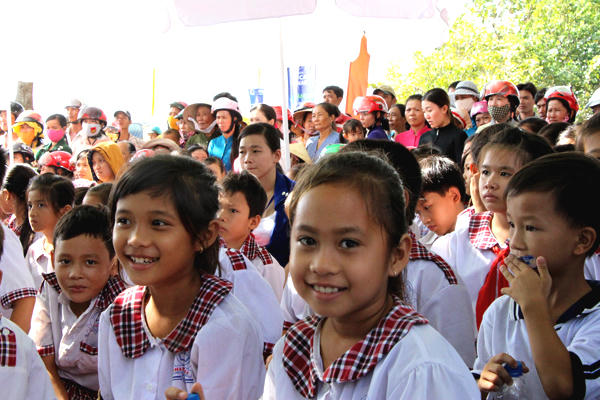 Học sinh cười tít mắt khi Xuân Bắc pha trò