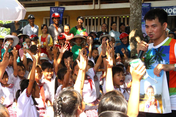 Học sinh cười tít mắt khi Xuân Bắc pha trò