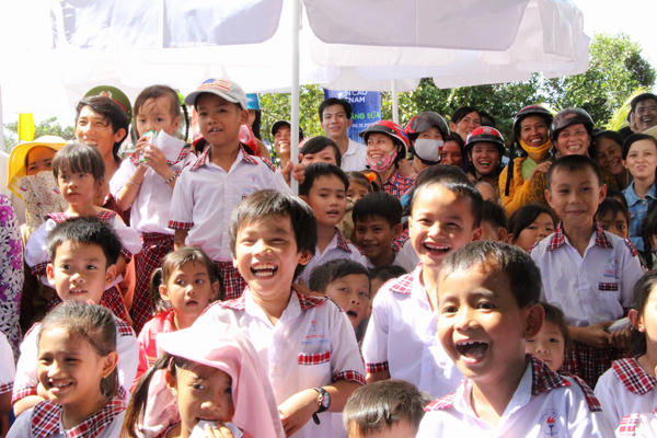 Học sinh cười tít mắt khi Xuân Bắc pha trò