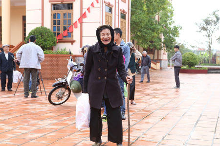 Tâm Bình: “Mang cả tâm tình đến tận… làng mình”