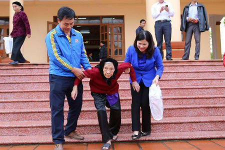 Tâm Bình: “Mang cả tâm tình đến tận… làng mình”