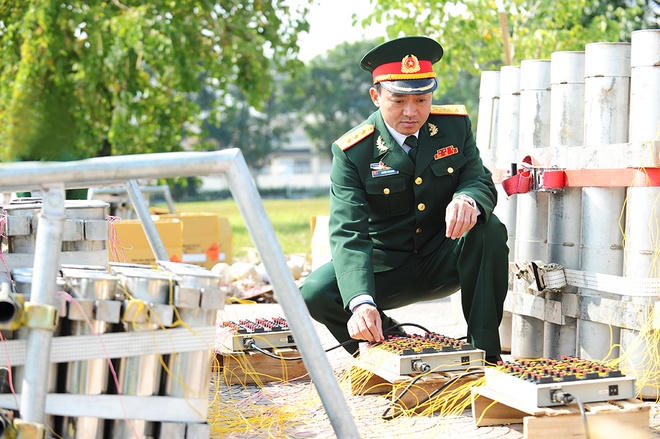 Trận địa pháo hoa lớn nhất đêm giao thừa ở Hà Nội