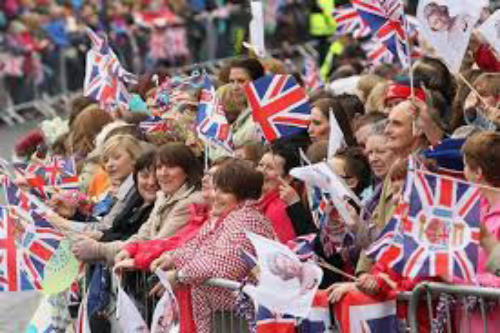 Anh dùng dằng nửa ở, nửa đi…