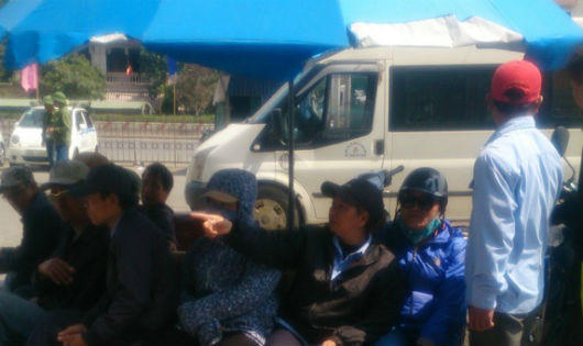 Những bóng hồng... “ngược gió” mưu sinh