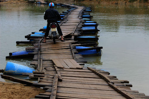 Giỡn mặt với “tử thần” trên sông Ngàn Sâu
