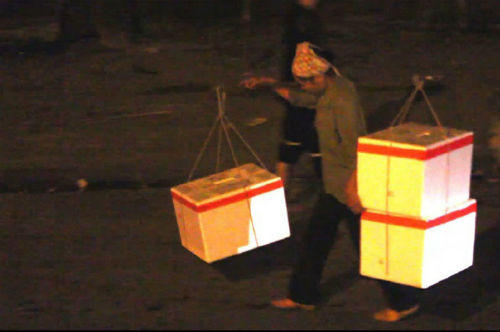 Những phận nữ gồng mình cho “ghê gớm” giữa bon chen...