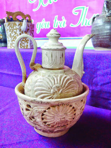 Người "giàu ấm trà" nhất Việt Nam từ "vay" tiền vợ