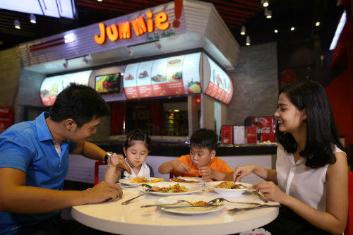 Asia Park giảm 50% giá vé cho phụ nữ nhân dịp 8/3