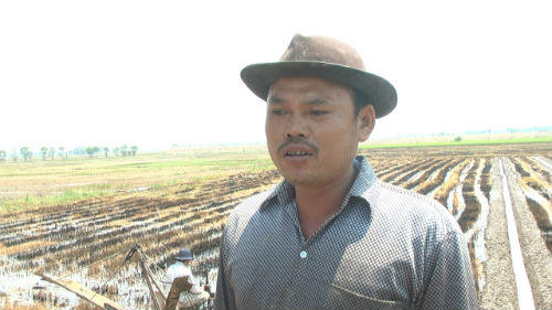 "Tức khí nhà nông" chế máy đào mương đắp bờ