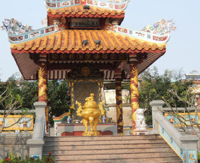 Chuyện ít ai biết về lá cờ hơn 30 kg trên đỉnh Ngọ Môn Huế