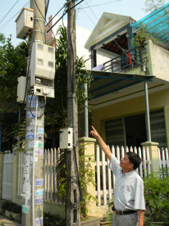 Dân choáng váng tiền điện tăng gấp đôi với công tơ mới