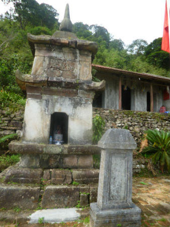 Vi diệu xá lợi tự bay lên của Phật hoàng Trần Nhân Tông