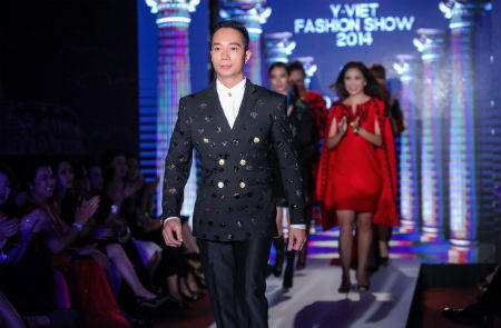 Bí mật về chiếc áo dài trong lễ tuyên thệ của vị nữ Chủ tịch Quốc hội