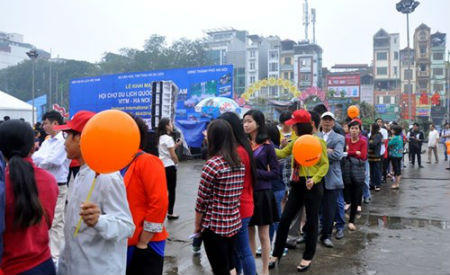 Hết cảnh “chùn chân, mỏi gối” mua tour, vé máy bay khuyến mại?