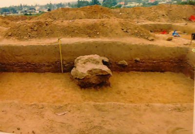 Phát hiện rìu đá cổ từ thời nguyên thủy