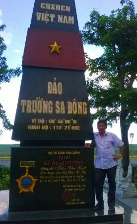 Xây cột mốc hàng trăm triệu giữa vườn nhà để thỏa nỗi nhớ Trường Sa