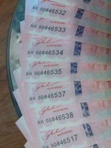 Bán tiền lưu niệm: Một vốn - ba, bốn lời