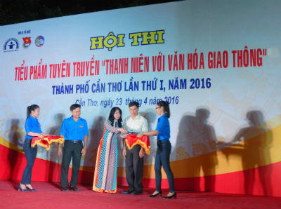 10.000 học sinh, sinh viên Cần Thơ cam kết không vi phạm giao thông