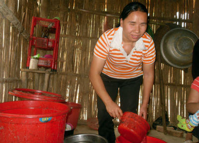 Hạnh phúc đơn sơ của đôi vợ chồng mù lòa nơi hẻm núi