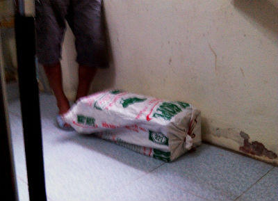 Bé sơ sinh suýt bị chôn sống vì bác sỹ thờ ơ