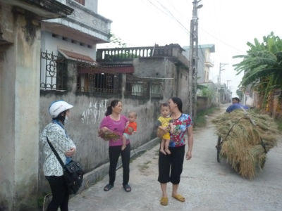 Công nhân nhọc nhằn tìm chỗ gửi con