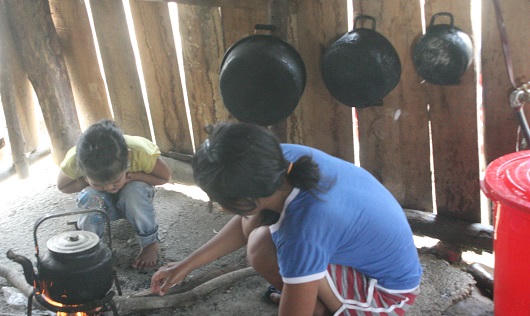 "Lời ru buồn" từ những cuộc tảo hôn và hôn nhân cận huyết ở huyện A Lưới