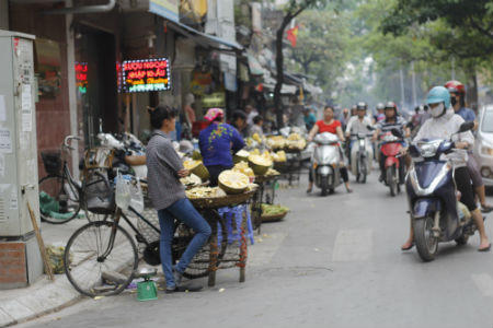 Hà Đông, Hà Nội: Vỉa hè, lòng đường bị “xẻ thịt”