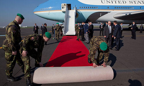 5 chuyên cơ và 800 người sẽ hộ tống Tổng thống Mỹ đến Việt Nam