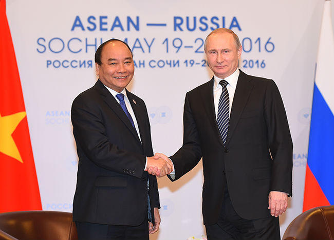 Thủ tướng Nguyễn Xuân Phúc hội kiến Tổng thống Liên bang Nga V. Putin