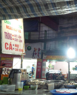 Rùng mình 'góc tối' phố ốc Phùng Khoang