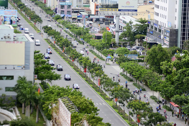 Cận cảnh 2 chiếc Limousine The Beast ra Tân Sơn Nhất đón Tổng thống Obama