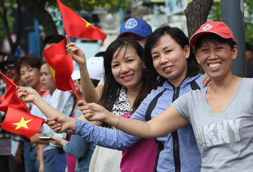 Tổng thống Obama tươi cười chào TP HCM