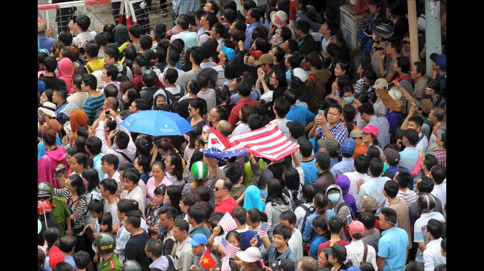 Tổng thống Obama tươi cười chào TP HCM