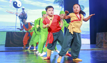 Bố con Xuân Bắc diễn “Ngọc Rồng”