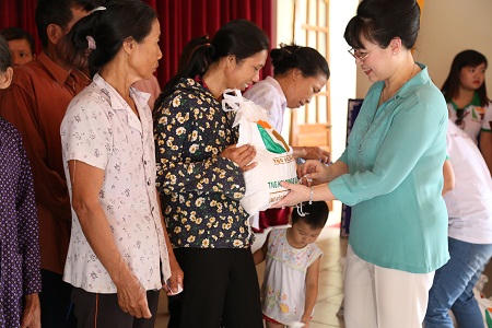 TNG Holdings Việt Nam trao 25 tấn gạo cho ngư dân 5 tỉnh miền Trung