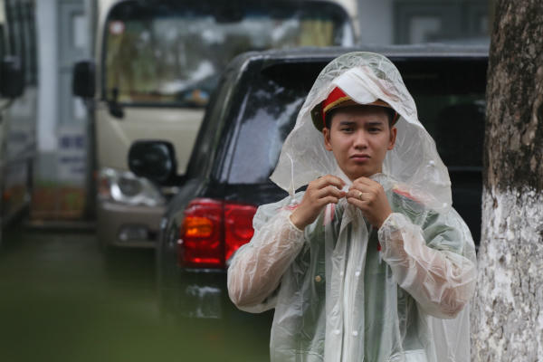 Người rơi nước mắt trời tuôn mưa tiễn biệt phi hành đoàn CASA-212