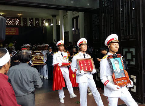 Người rơi nước mắt trời tuôn mưa tiễn biệt phi hành đoàn CASA-212