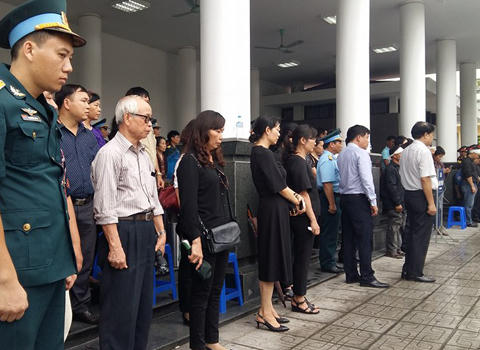 Người rơi nước mắt trời tuôn mưa tiễn biệt phi hành đoàn CASA-212