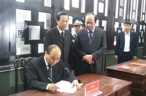 Người rơi nước mắt trời tuôn mưa tiễn biệt phi hành đoàn CASA-212