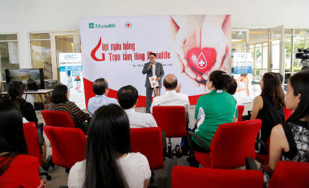 Manulife Việt Nam tiếp tục tổ chức hiến máu tình nguyện tại thành phố Hồ Chí Minh