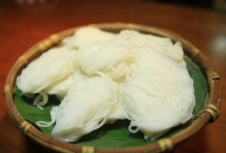 Mẹo phân biệt bún sạch và bún chứa hóa chất