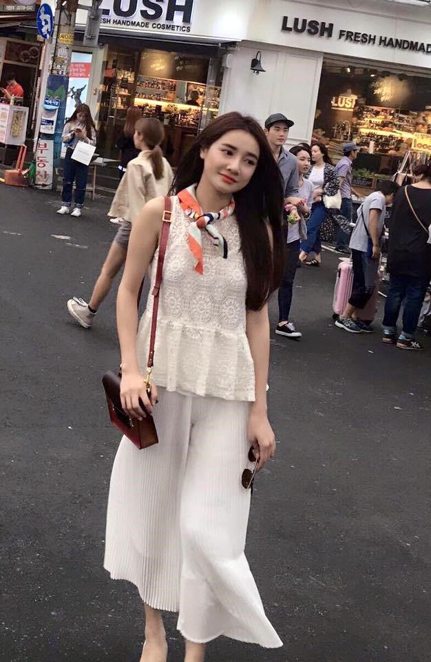 Mốt khăn lụa được sao Việt lăng xê cho mùa thu