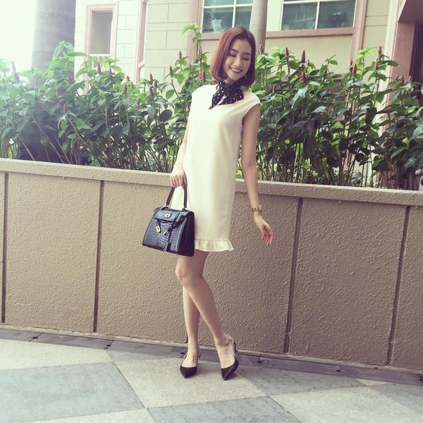 Mốt khăn lụa được sao Việt lăng xê cho mùa thu