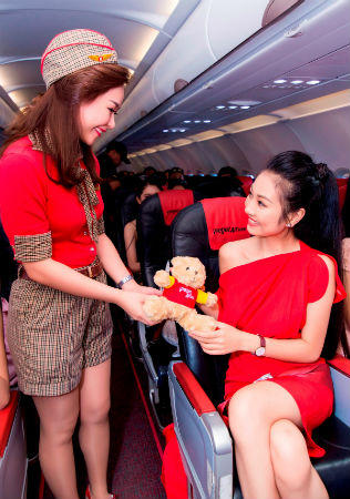 ​Trên du thuyền sang trọng, Bikini Vietjet tôn vinh nét đẹp Hoa hậu Việt Nam 2016