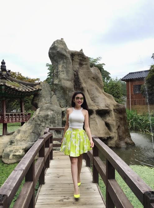 Janny Thủy Trần khoe vòng eo 58 vi vu Hàn Quốc