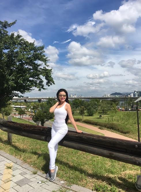 Janny Thủy Trần khoe vòng eo 58 vi vu Hàn Quốc