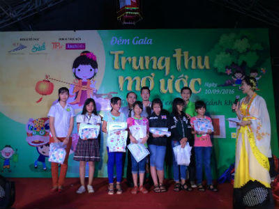 Trung thu sớm cho những trẻ em cơ nhỡ