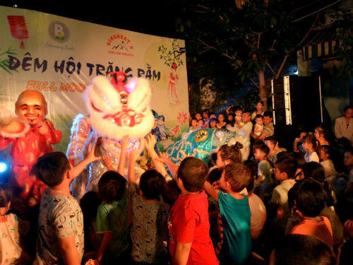 Đà Nẵng: Trung thu sớm cho trẻ em nghèo học giỏi