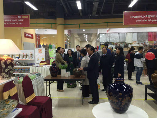 Hội chợ Tuần lễ hàng Hà Nội tại Mátxcova 2016: Nhộn nhịp khách tham quan, mua sắm